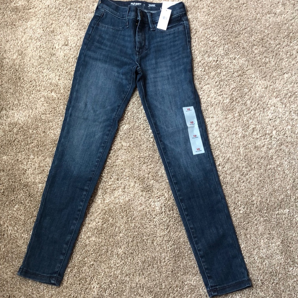 These are a blackish jeans these are also very stretchy jeans.